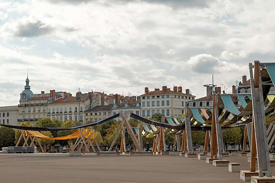 Hôtel Charlemagne by Happyculture