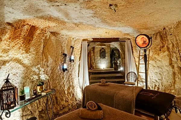 Le Chateau de Candes, sa Tour et ses Suites.