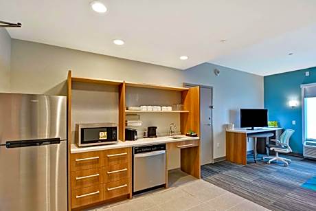 Queen Suite - Mobility Access/Non-Smoking