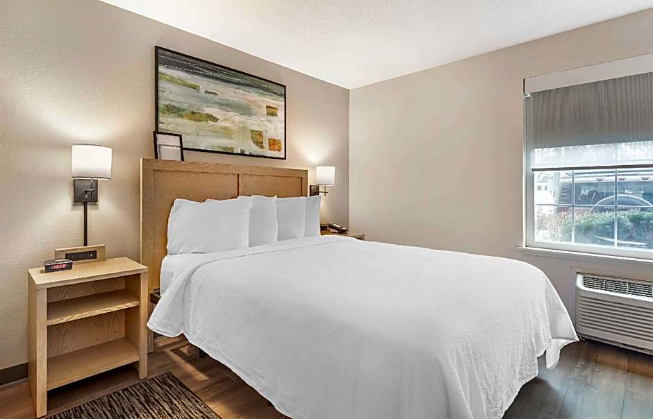 Photo 1 of 5 of Premium Studio 1 Queen Bed