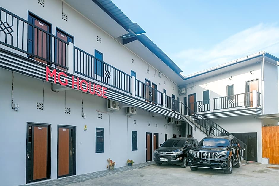 RedDoorz @ MG House Siantar Timur