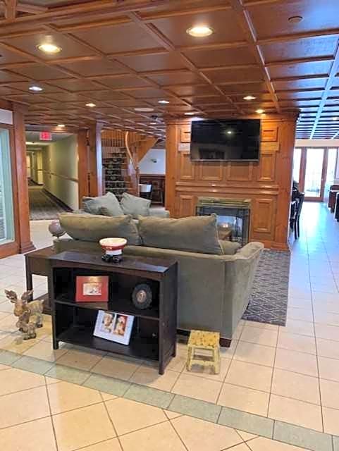 Host Inn an All Suites Hotel
