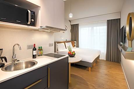 Elegant Quadruple Studio