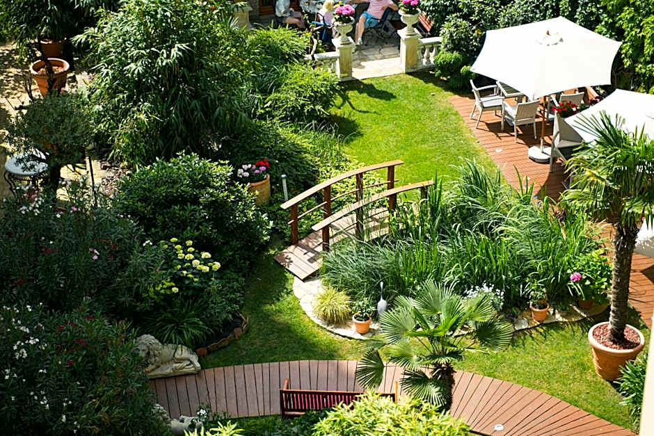 THE GATE GARDEN Hotel