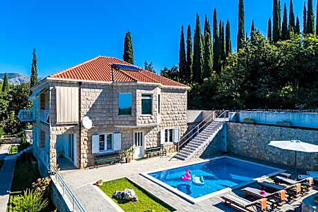 Villa Oasis Cypress