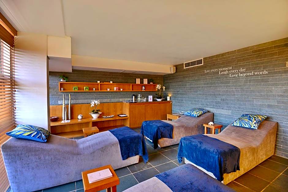 Lagoon Beach Hotel & Spa