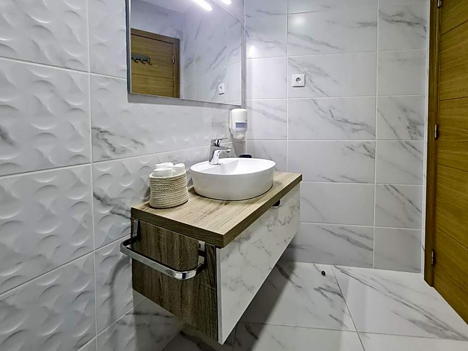 Casa d'Henrique Retreat Pool and Spa