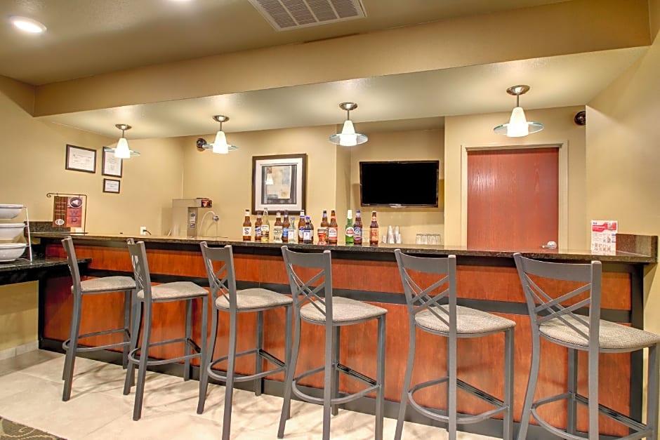 Cobblestone Hotel & Suites - Salem