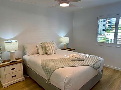 Deluxe One-Bedroom Apartment