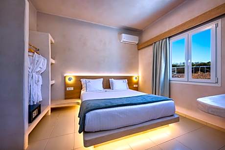 Family suite sea view with outdoor hot tub