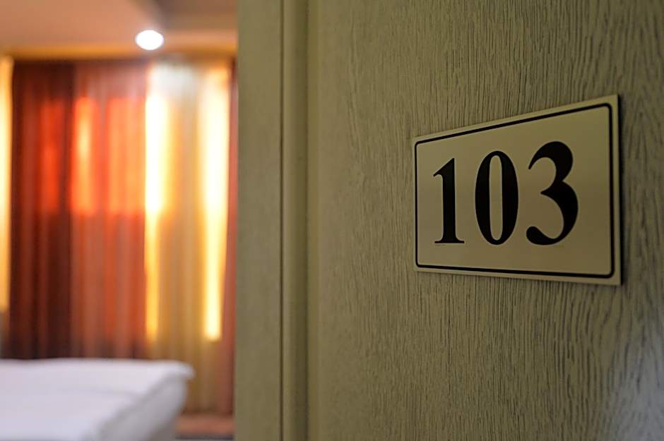 Yerevan Deluxe Hotel