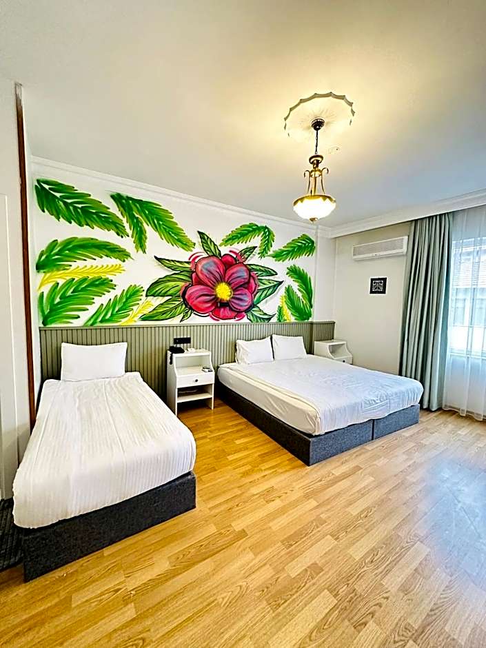 Photo 1 of 4 of Family Junior Suite