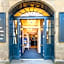 The Warwick Arms Hotel