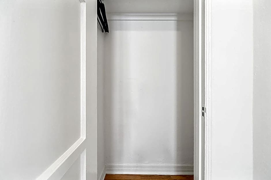 Beverly Hills Stylish & Central 1 BR Apt + Parking