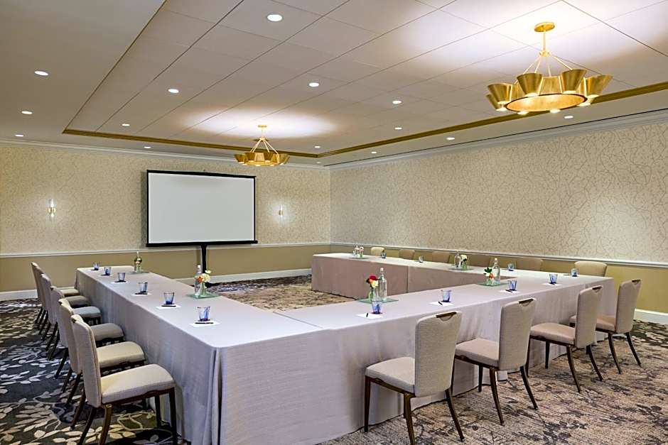 The Alexandrian Old Town Alexandria, Autograph Collection