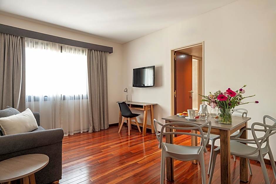 Argenta Tower Hotel & Suites