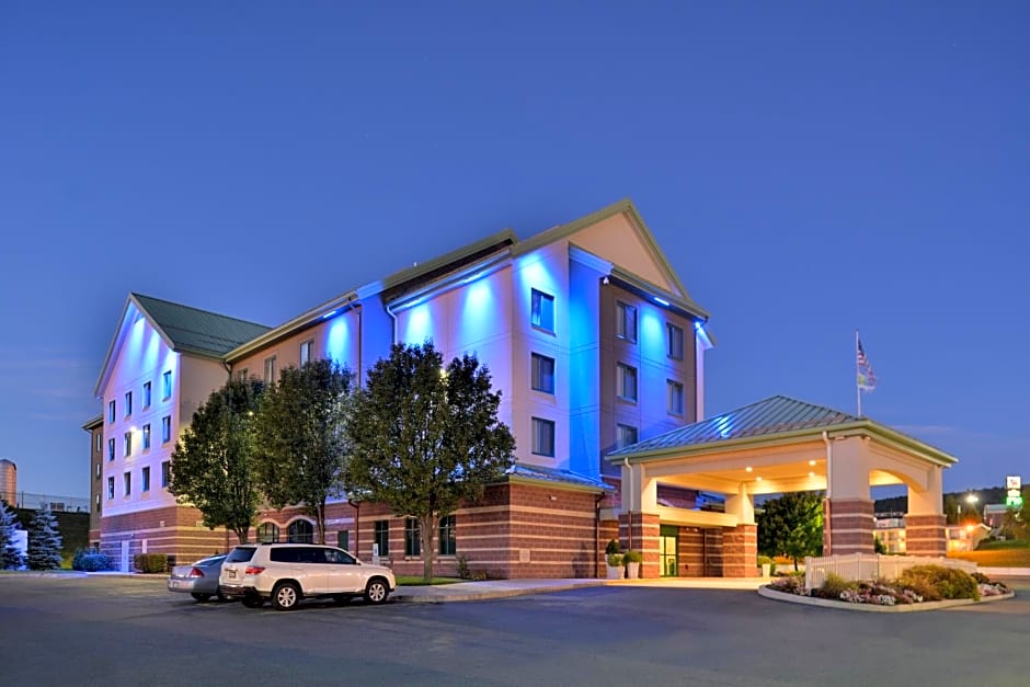 Holiday Inn Express Breezewood