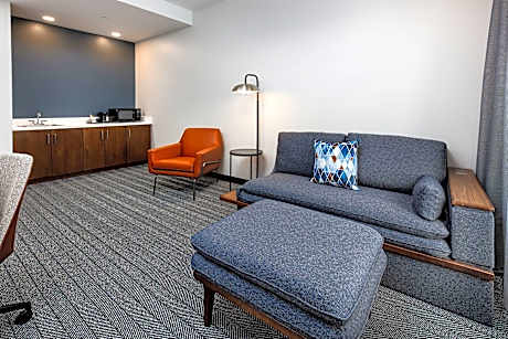 1 Bedroom Suite, 1 King, Sofa bed