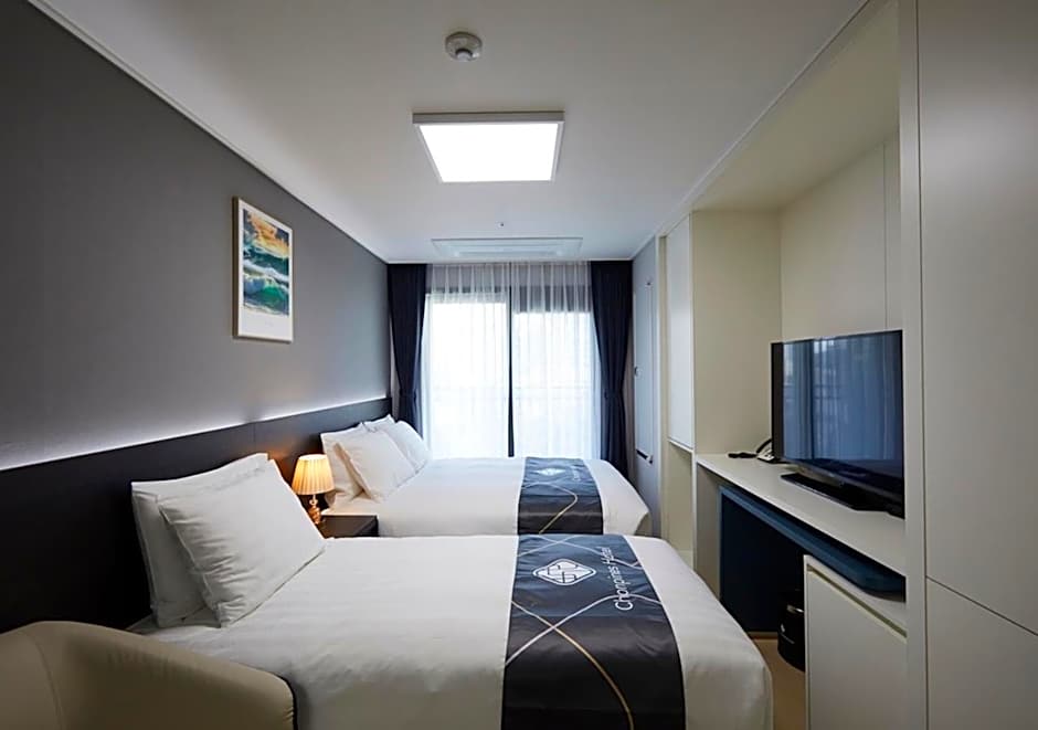 Sokcho Chonpines Beach Hotel