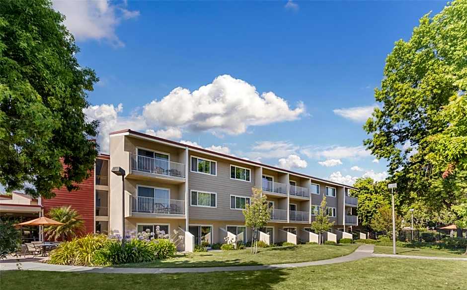 Best Western Plus Garden Court Inn