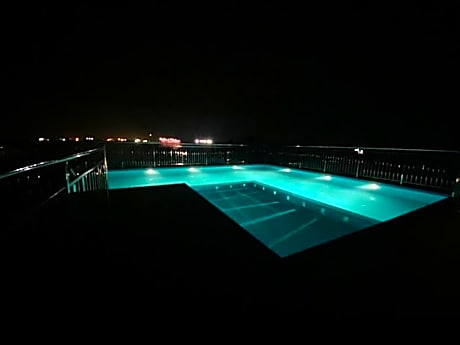 Daffodils Luxury Airport Suites