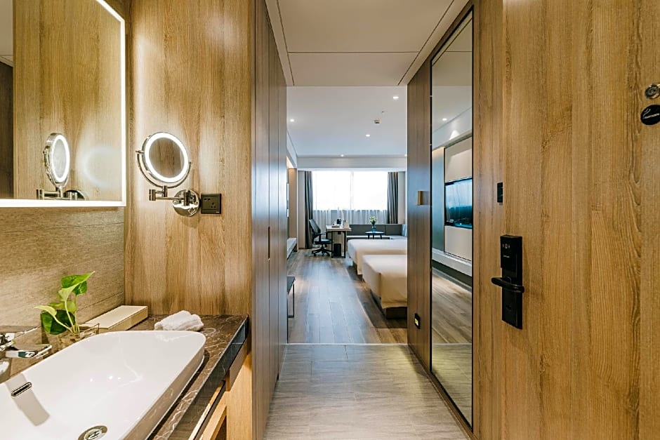 Atour Hotel (Yiwu International Trade City)