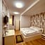 Easy Star Hotel