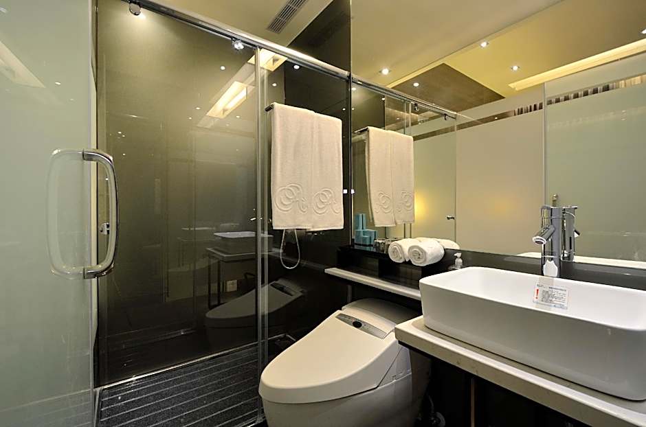 Amici Hotel Six Star Hostel