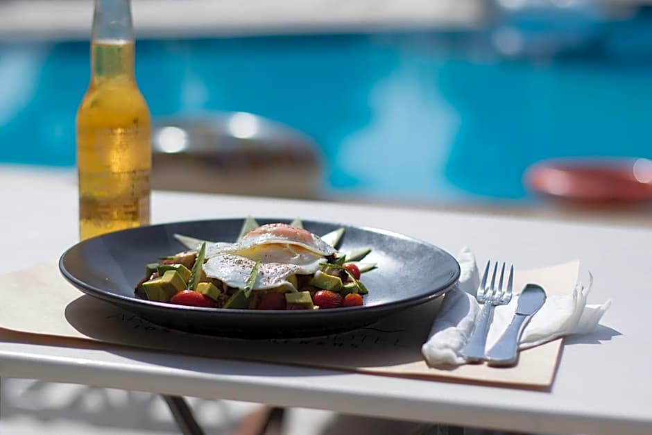 Armadoros Hotel / Ios Backpackers