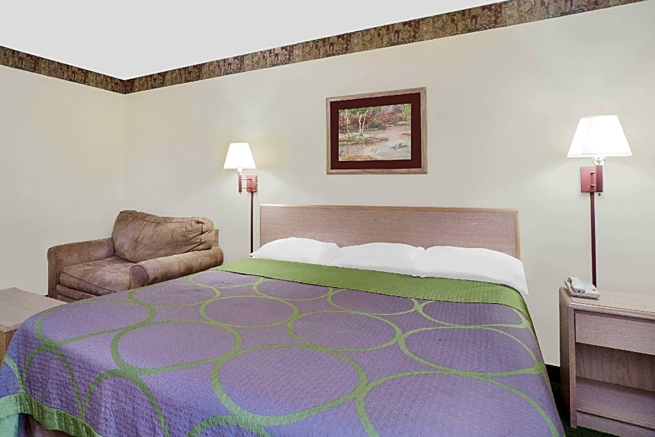 Super 8 by Wyndham Monticello