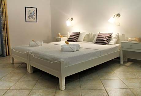 Double or Twin Room with Partial Sea View