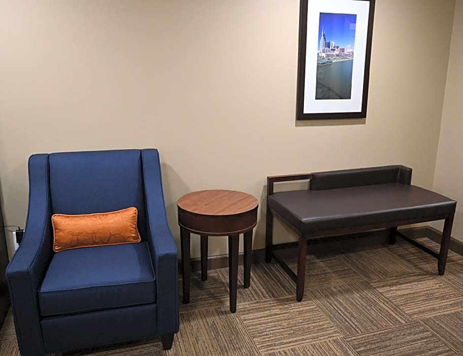 Giles Hotel Inn and Suites