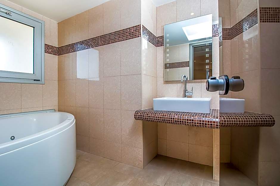 Pegasos Deluxe Beach Hotel