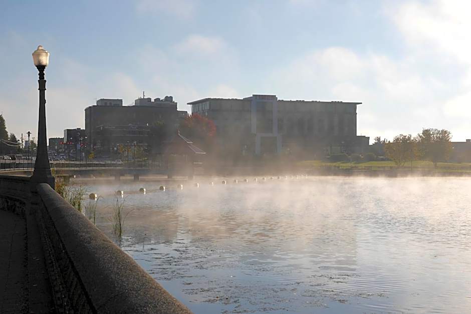 Grand Times Hotel Sherbrooke