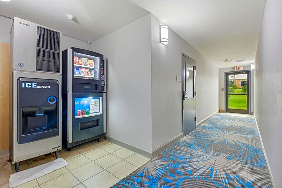 Days Inn & Suites by Wyndham Wynne