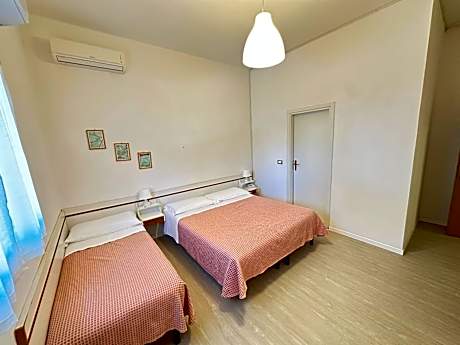 Triple Room with Private Bathroom