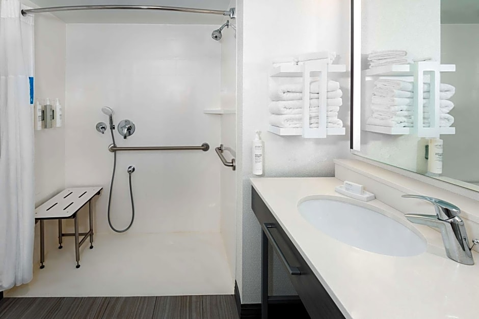 Hampton Inn By Hilton & Suites Kansas City-Country Club Plaza