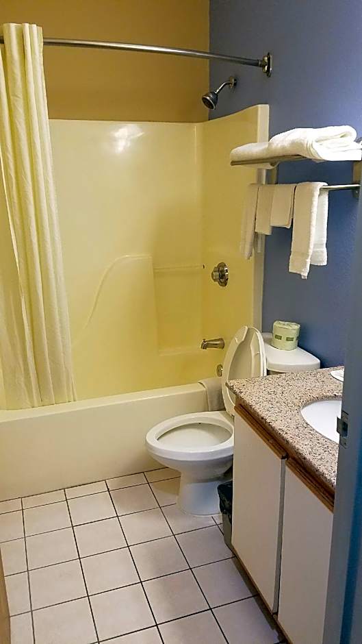 Super 8 by Wyndham Pontoon Beach IL/St. Louis MO Area