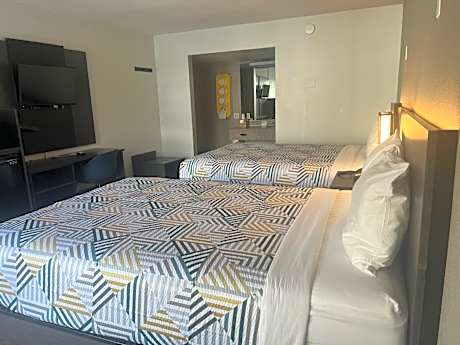 Deluxe Quadruple Room - Smoking