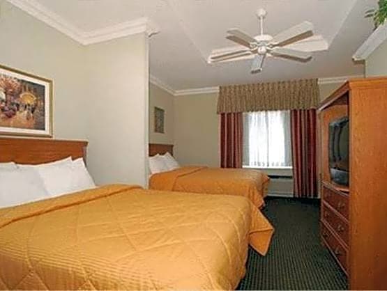 Comfort Inn At Founders Tower
