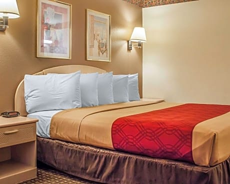 1 King Bed, Nonsmoking