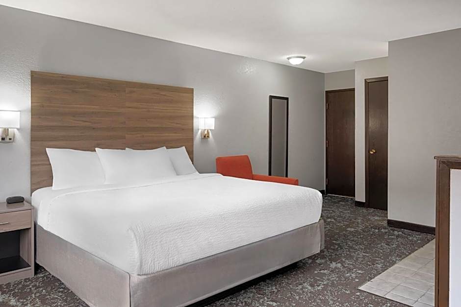 Ramada by Wyndham Cedar Rapids South
