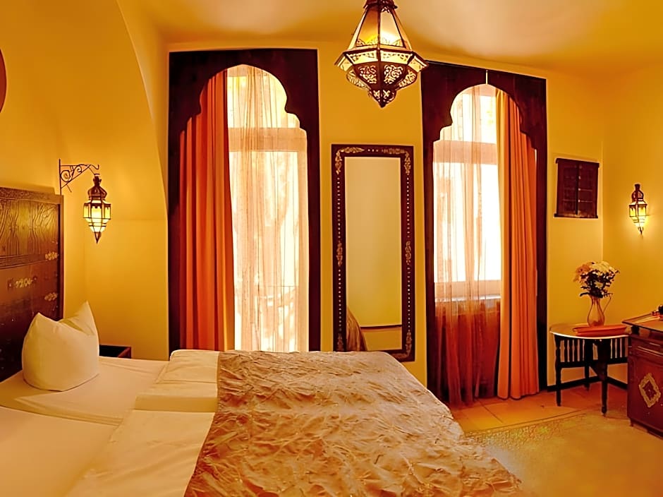 Hotel Villa Oriental & Restaurant                                               