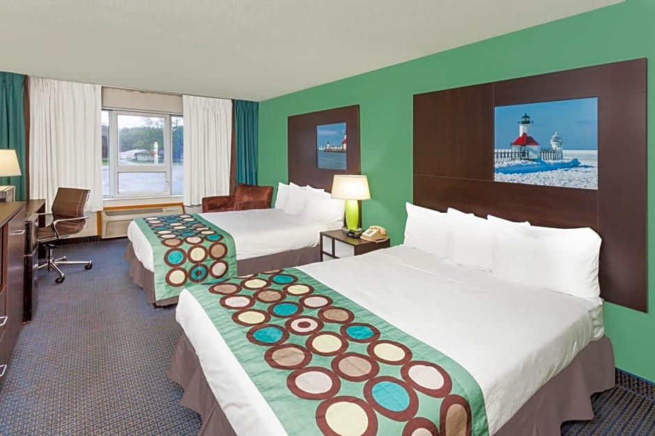 Super 8 by Wyndham Stevensville