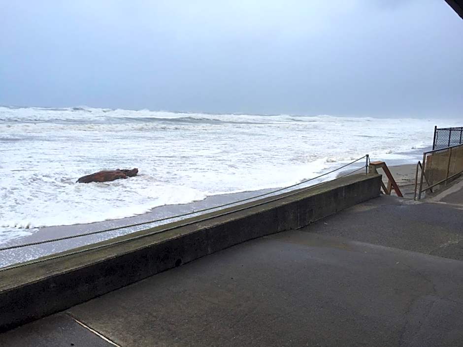 The Sandcastle Beachfront Hotel