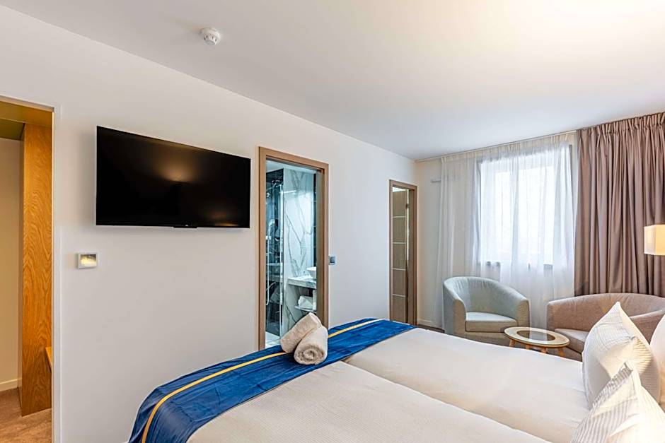 Brit Hotel Privilège Paris Rosny-sous-Bois