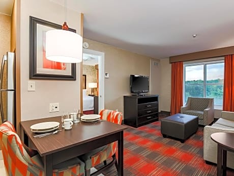 One-Bedroom King Suite - Non-Smoking