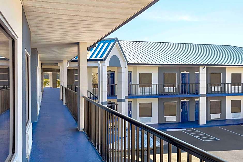 Days Inn by Wyndham Kingsland GA