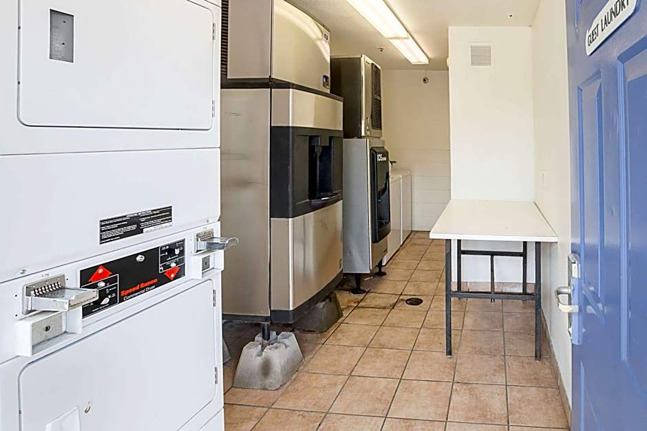 Motel 6-Grand Prairie, TX - Near Six Flags Drive