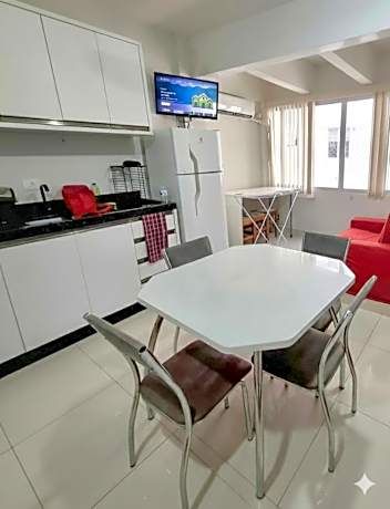 Loft 80 metros do mar na Praia Central com garagem